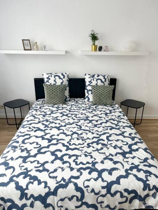 Stylish Two Bedroom Flat * Bruxelas